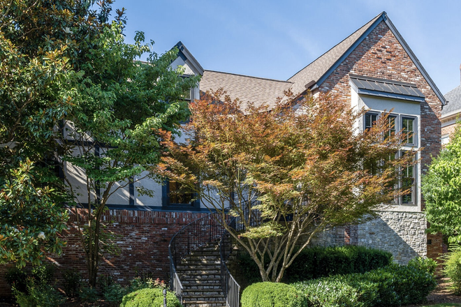 Street view, spiral staircase, very private - 55 Whitworth Blvd, gated community, custom / fully furnished 4 bedroom