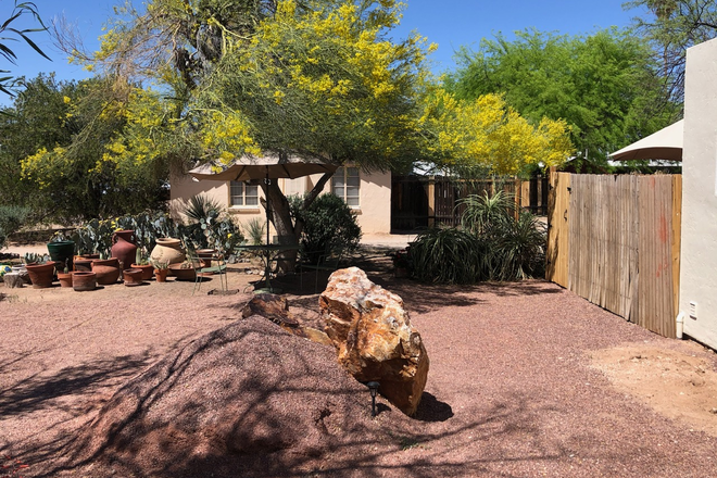 outside table - Sweet Garden Suite Apartments