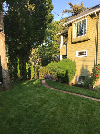 has view of the garden - Cambridge-Huron village,Harvard university Apartments