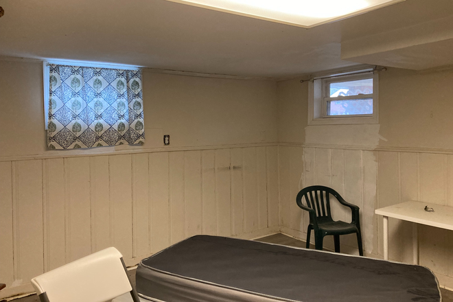 Basement room - Three Room Unit Close to Shopping Centers