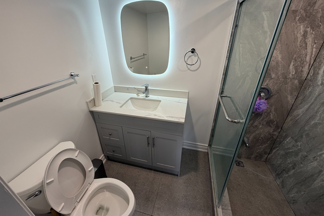 first floor bath - College and Bathurst Rooms with Private Washroom and Kitchenette Duplex