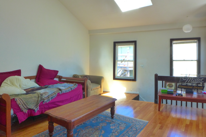 bostonrealtyonline.com - Three Bedroom Duplex w/ Vault Ceilings in Brighton Center Apartments