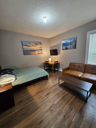 Room - Monthly furnished one bedroom near Brown, Whole Foods Triplex