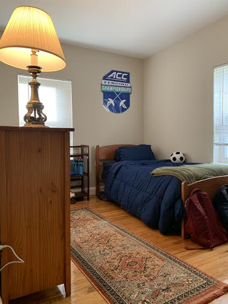 bed - Updated 10/8/25 Great 3 bed 2 bath close to campus on Undine rd for 2026, good for 3-4 People Apartments