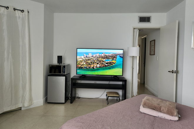 tv - MASTER ROOM FOR RENT NEAR FIU ,DORAL Apartments