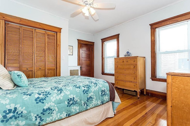 Bedroom1 - 2 Bedrooms in a 4-Bed 2-Bath Condo in Desirable Neighborhood Close to Tufts