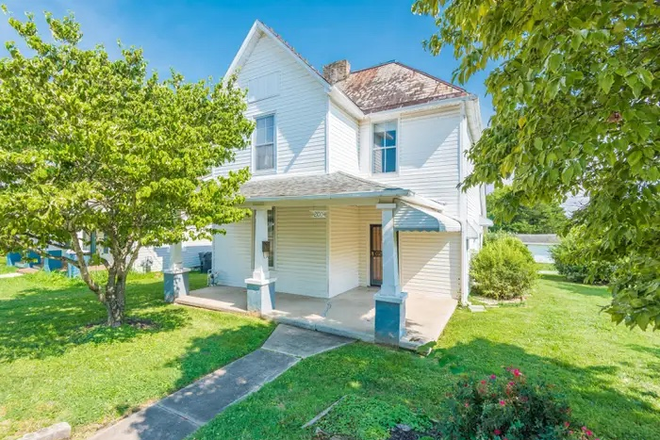 Front - Modern Warm Home close to UTK