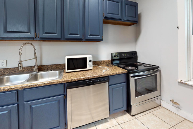 Interior - 26 W. Hollister- 5 Bedroom 3.5 Bathroom Home!