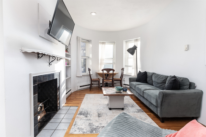 Call call or text Arezou at 617-584-7817 - Gorgous and Renovated 2 bed on WEstland AVe.! NO BROKER FEE! NO SECURITY DEP!! Apartments