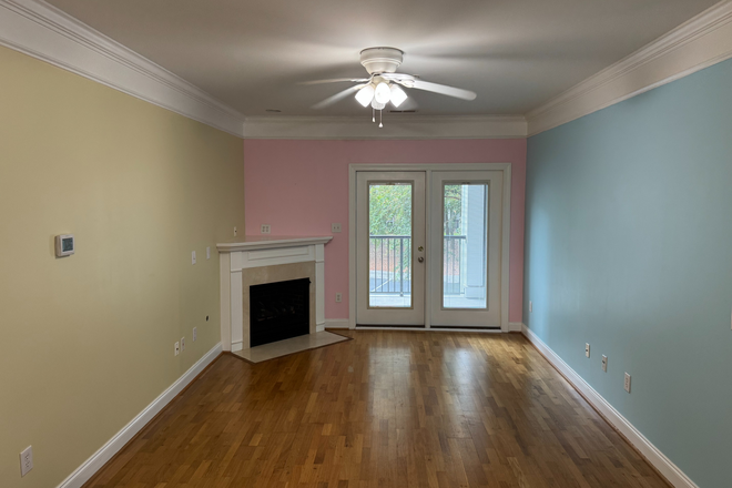 Rainbow Room-- An homage to Charleston's famed Rainbow Row - Hidden Gem: 2BR Apt at the Retreat in Riverland Woods Place