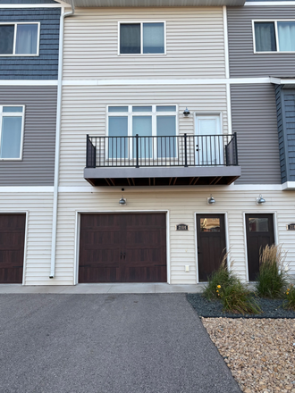 Front of Home/Driveway - New Off-Campus Townhome