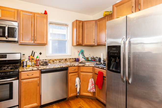 living - SPACIOUS 4BED W/ IN-UNIT LAUNDRY! AVAIL 9/1/26, NO BROKER FEE!