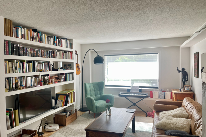 Living Room - Port Credit by the Lake (3br + office)