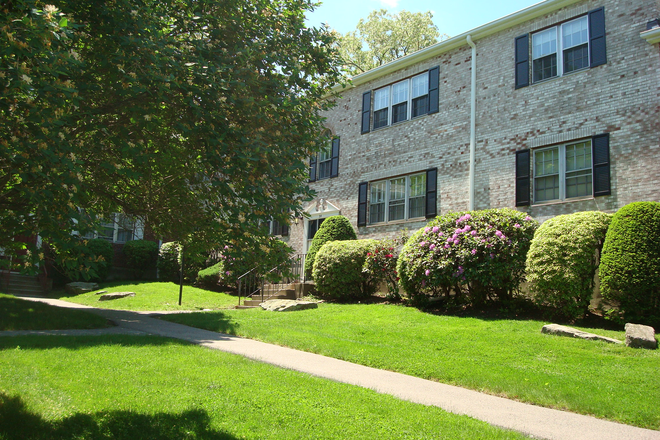 Second Floor Unit - One room in a 3-Bedroom apartment at Towne Estates in Brighton near BC