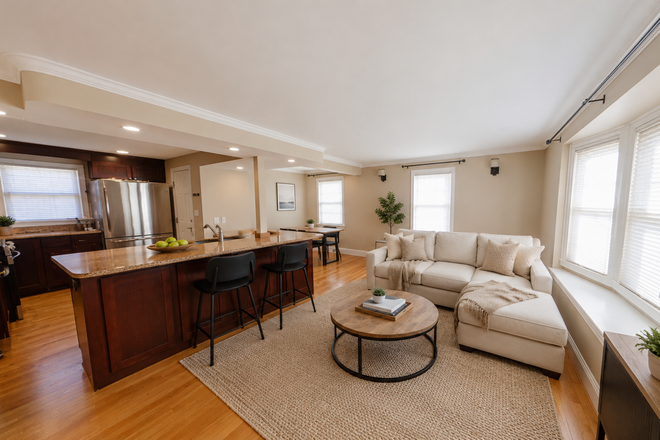 Unit - GORGEOUS RENOVATED WEST ROXBUR 3.5 BATH 2.5 BATH AVAIL 8/15 OR 9/1! Condo