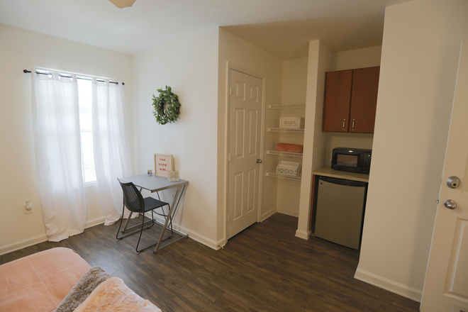 3/3.5 Urbana Bedroom - Villa Cristina Apartments