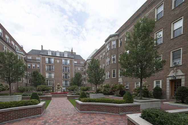 Building - 1 bedroom available in a spacious 3 bed / 2 bath apartment for the summer (June 6th - July 31st)