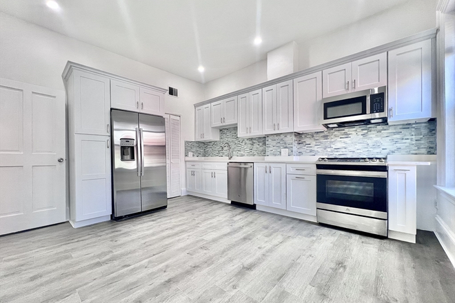 Call NOW for showings! 617-236-8600 - FORT AVE - GORGEOUS 4BR DUPLEX ON FORT HILL FOR *9/1/2026* W/ 2 BATH, W/D IN UNIT, YARD, EIK, DW! Apartments