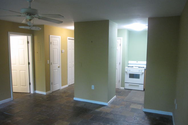 Living room - 1br/1ba on 5-acre organic farm with pond view Apartments