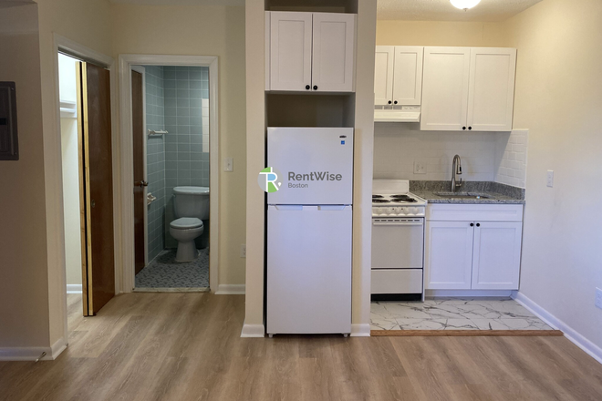 1 - SEPT 2026-Sweet Comm Ave Studio, H/HW inc! No Broker Fee! Apartments
