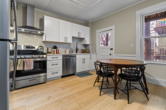 ... - VERY SPACIOUS 4 BEDS/1 BATH WITH TONS OF NATURAL LIGHT Apartments