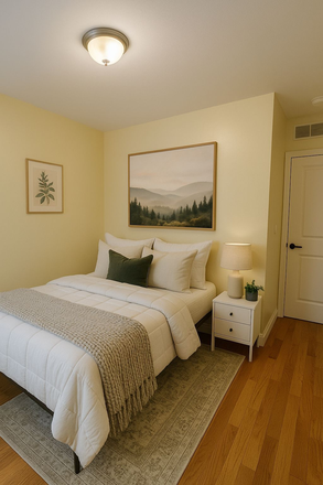 Bedroom with big closet, brand new queen bed, desk, dresser, nightstand, lamp. All the furniture is brand new - Ideal for Temple students! (girls unit)