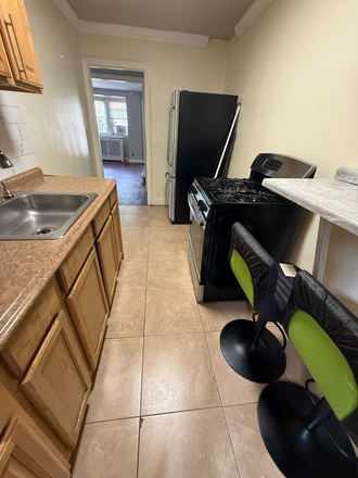 basement kitchenet - Ideal Student Housing Near Howard & Catholic University — 4 Bedrooms plus finished basement Townhome