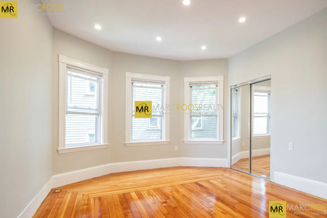 Call NOW for showings! 617-236-8600 - HYDE PARK AVE - WONDERFUL JAMAICA PLAIN 4 BED 2 BATH W/ LAUNDRY IN THE BUILDING! *AVAIL 9/01/2025* Apartments