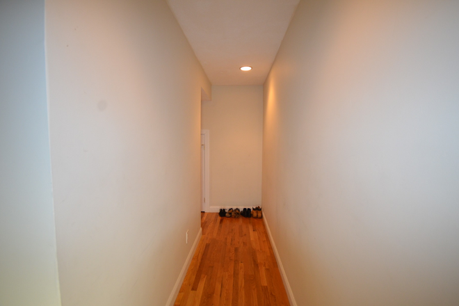 Call Lounis 617.460.0375 - Huge 3 bedroom apartment 2 baths 5 minutes From Campus ! Brokerage fee paid by Landlord !