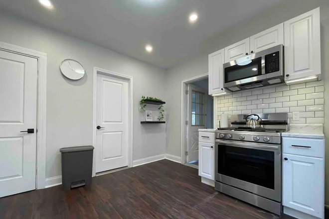 kitchen - Spacious 4 Bed / 2 Bath house next to HBS w/ LAUNDRY IN UNIT! Avail. 9/1/24!!