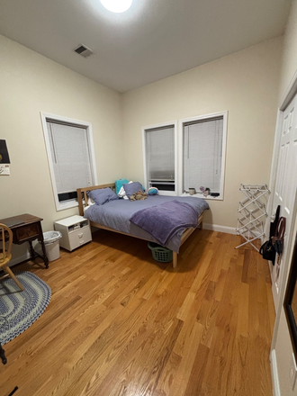 Available bedroom - Davis Square Apartment 3BD/2BA on redline - OPEN ROOM 9/1