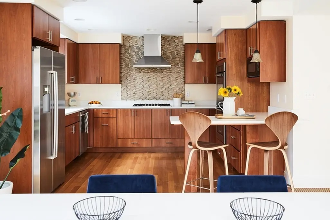 Kitchen - Modern 3BR/2.5BA townhouse near Porter Sq and Davis Sq; easy walk to Green or Red line