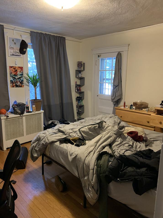 bed - Updated 11/5/25 Great 4 bed close to Gasson with large living room, 4 parking spaces, No Broker Fee Apartments