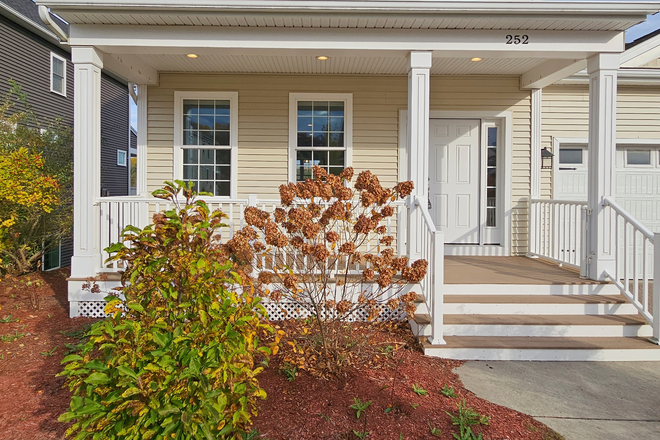 Exterior - 252 North Jefferson Road South Burlington, VT 05403 Townhome