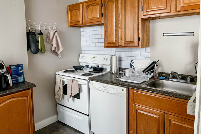 kitchen - NO FEE!!! SPACIOUS apartment w/ NATURAL LIGHT! BU CAMPUS NEARBY! NEAR STAR MARKET!