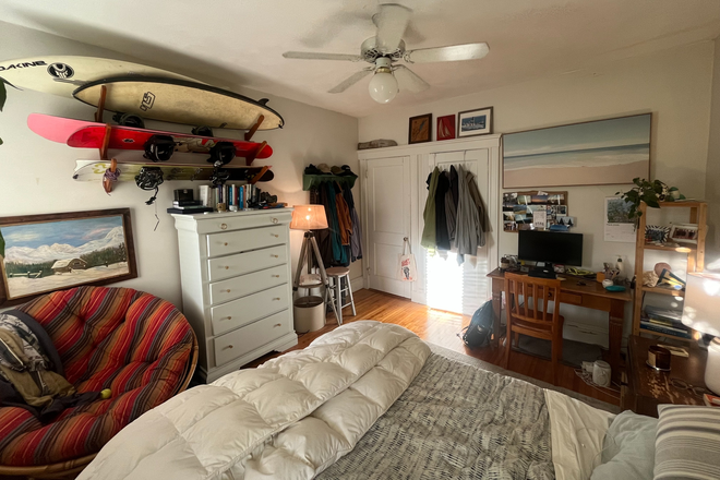 Bedroom - Room with private bathroom in 3bed/2bath near coolidge corner Apartments