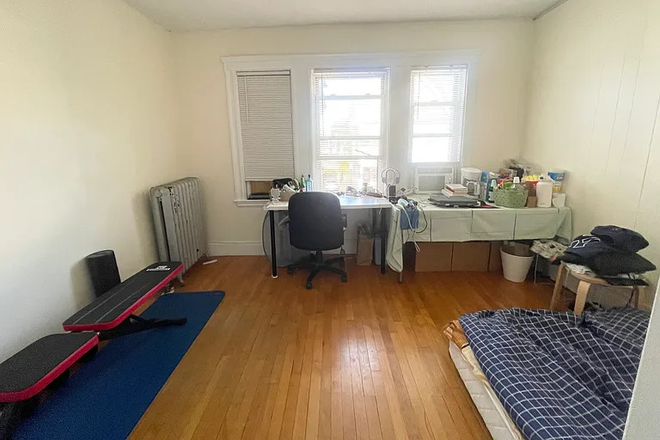 Bedroom - Looking for Summer Subletter June 1 - August 31! House