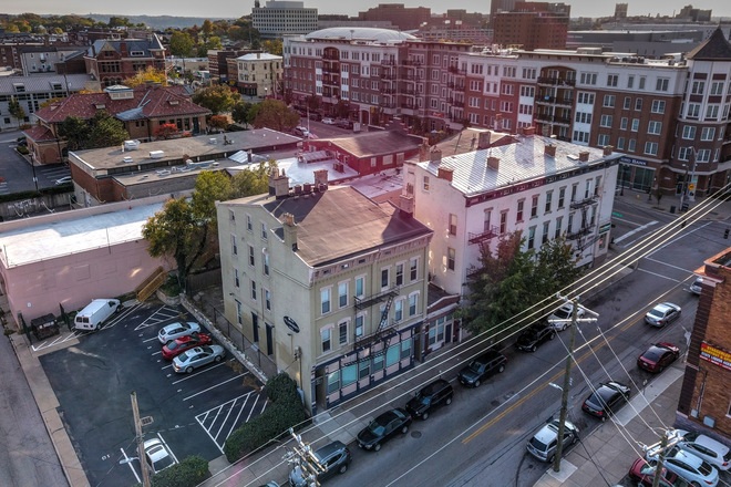 9 E University Exterior - 9 E. University Apartments