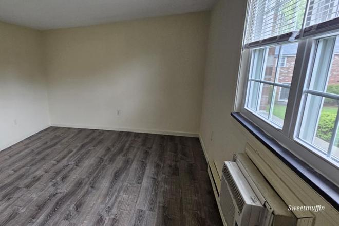 In wall AC units for comfort - 50 Meadow Street - 2 Bdr. 1.5 BTH (Townehouse of Amherst)