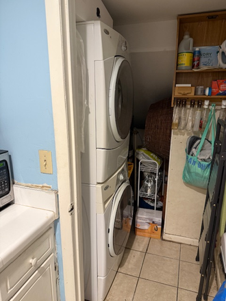 Laundry room - Apartment within walking distance to campus