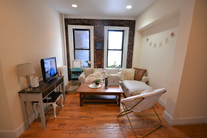 living room - 9/1/25 - Recently renovated 5 bed 1.5 on Hemenway St! H&HW INCL Apartments