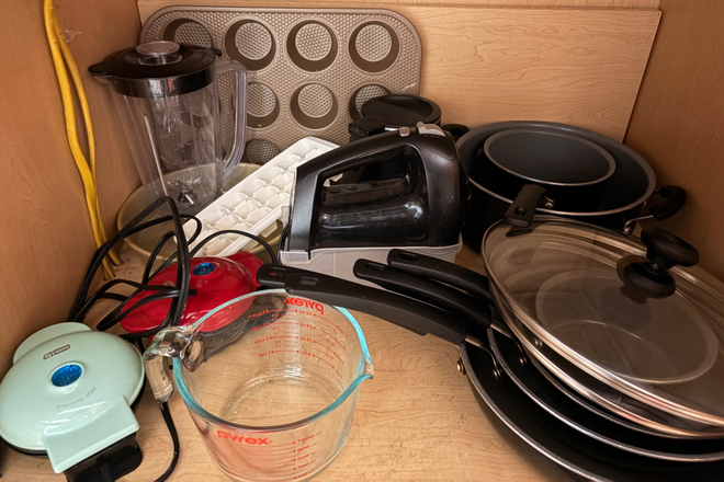 Pots/Pans - Cozy Studio Room <1 mile from jhu, by Waverly Giant Apartments