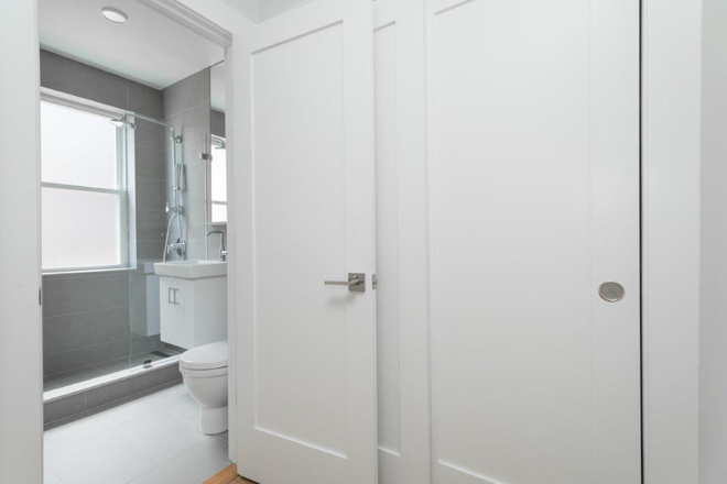 1 - Renovated Studio – A/C, Cats OK, No Fee Apartments