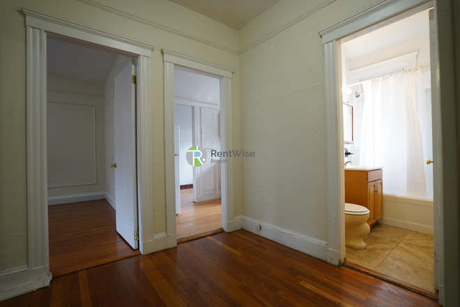 1 - SEPT 2026-Awesome Cleveland Circle.1 bed split. H/HW inc. No Fee! Apartments