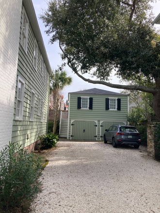 Front drive way from Orange Street to the front of Carriage Apartment. - Large Updated Carriage  Studio Apt in Downtown Charleston, walking distance  to MUSC campus