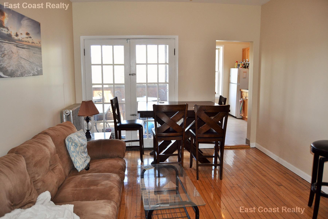 1 - Oversized 3 Bedroom w/ Sunroom! Heat/hot water included! 09/01 Move In Apartments