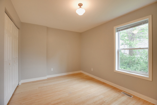Hardwood floors in each bedroom - 1907 Marshall: Beautiful 4-bedroom 2-bath apartment, walk to campus