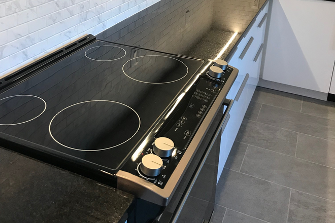 Brand new kitchen - RENT NOW for 2026! Complete renovation! 5 bedrooms, 2 new bathrooms, new kitchen! NO FEE! Apartments