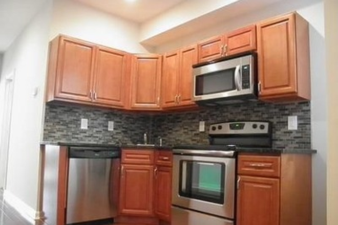 kitchen - 2038 Carlisle St, 4B2B, Fully Furnished. One Block to campus. In-unit Laundry. Central AC Apartments