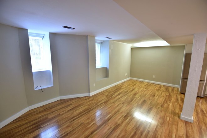 Living Room - 942 11th St. Duplex